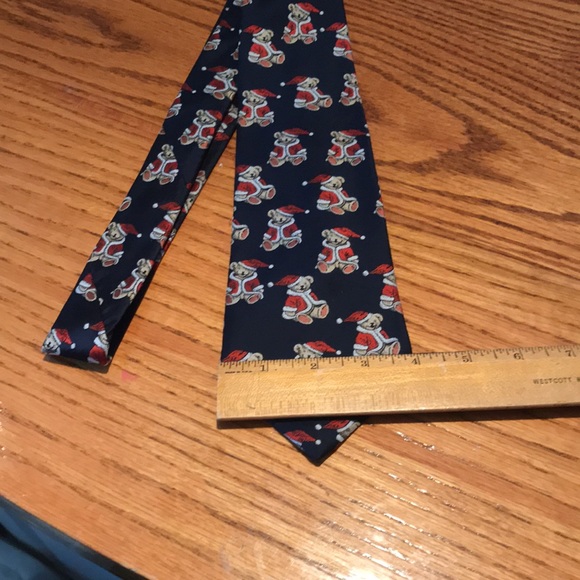 Stringbeans Christmas Bear tie. 4” wide. Features s bear in a red jacket & hat. - Picture 5 of 5